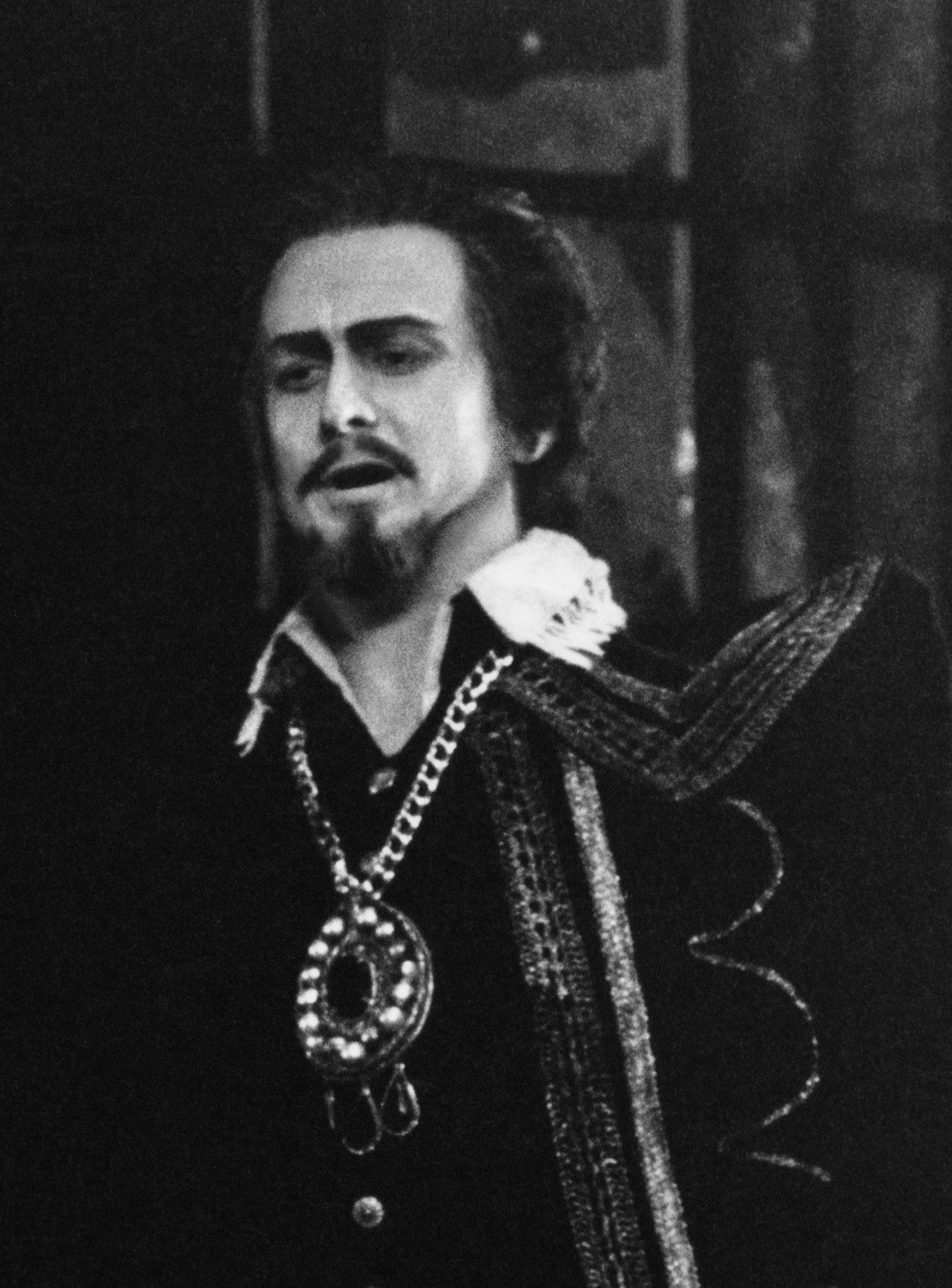 DON CARLO (Verdi) Photo-Baritone Ryan Edwards as Rodrigo