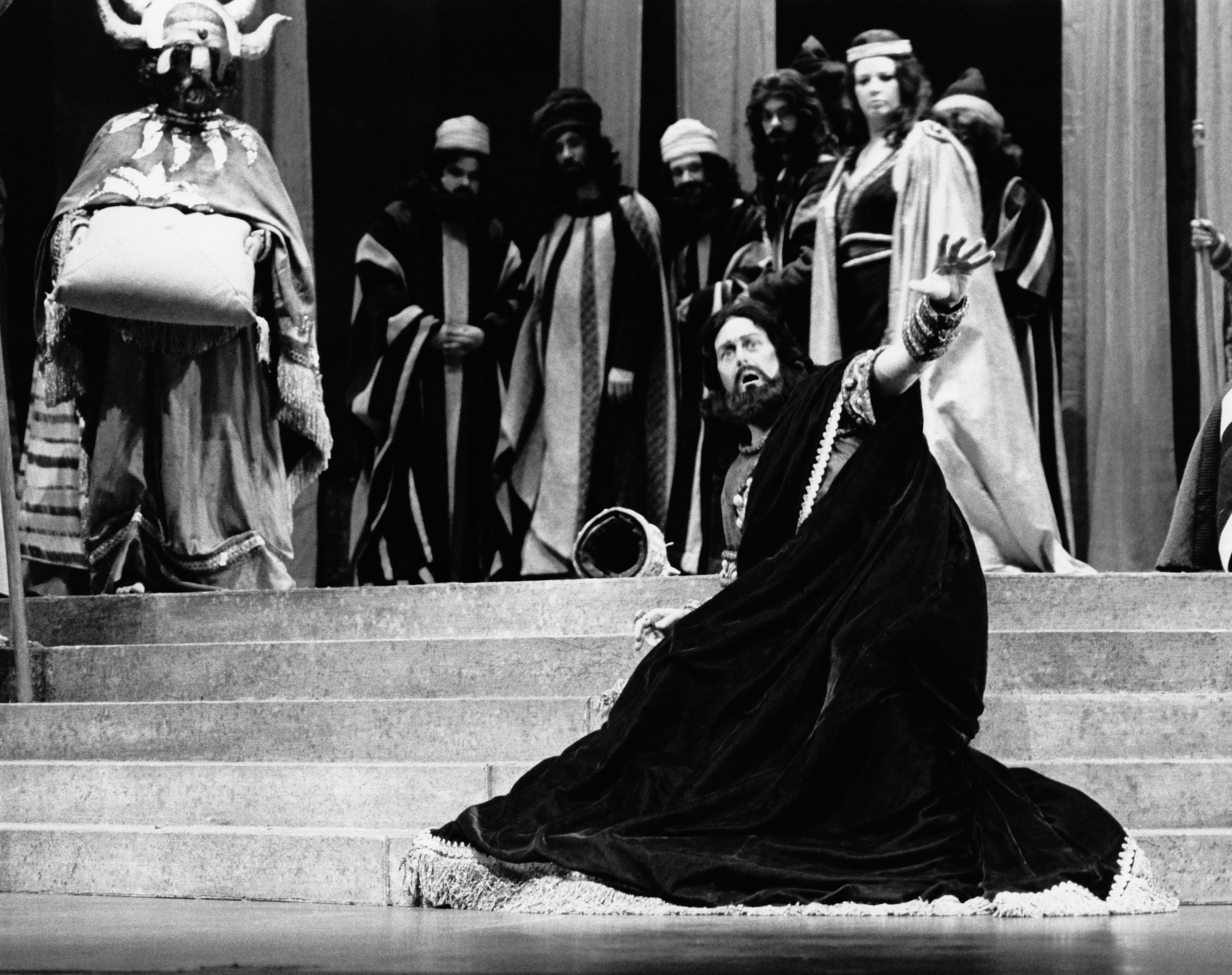 NABUCCO (Verdi) Act II Photo-Baritone Ryan Edwards as Nabucco, Soprano Cristina Deutekom as Abigaille