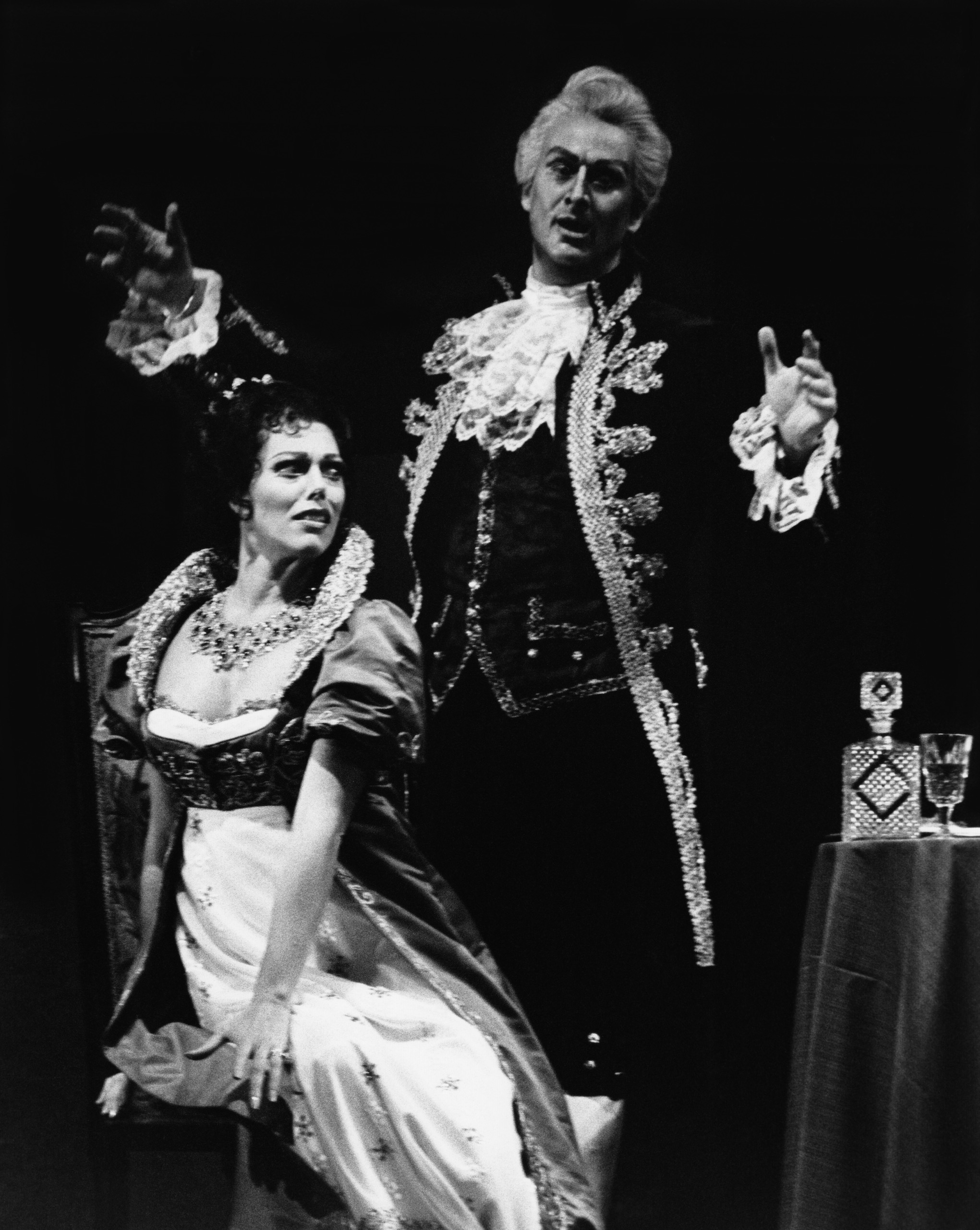 TOSCA (Puccini)-Soprano Carol Neblett as Tosca, Baritone Ryan Edwards as Scarpia-Photo by Sandy Underwood